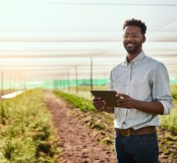 Modern,farmer,working,on,a,tablet,on,a,farm,and