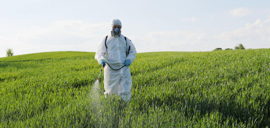 Caucasian,male,farmer,in,white,protective,costume,,mask,and,goggles